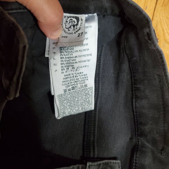 Diesel Women skinny jean 27 waist and 32 length - Picture 6 of 10